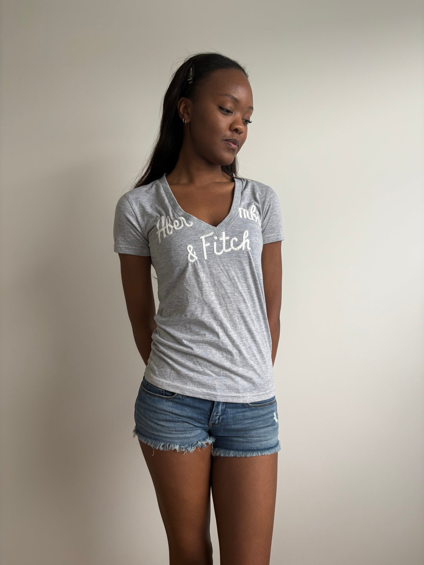 grey v-neck abercrombie & fitch tee