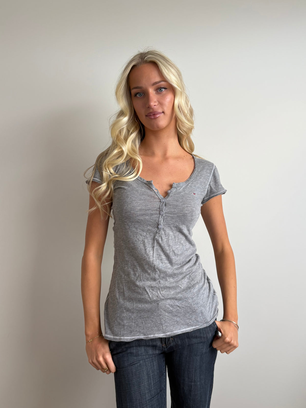 loose grey hollister tee