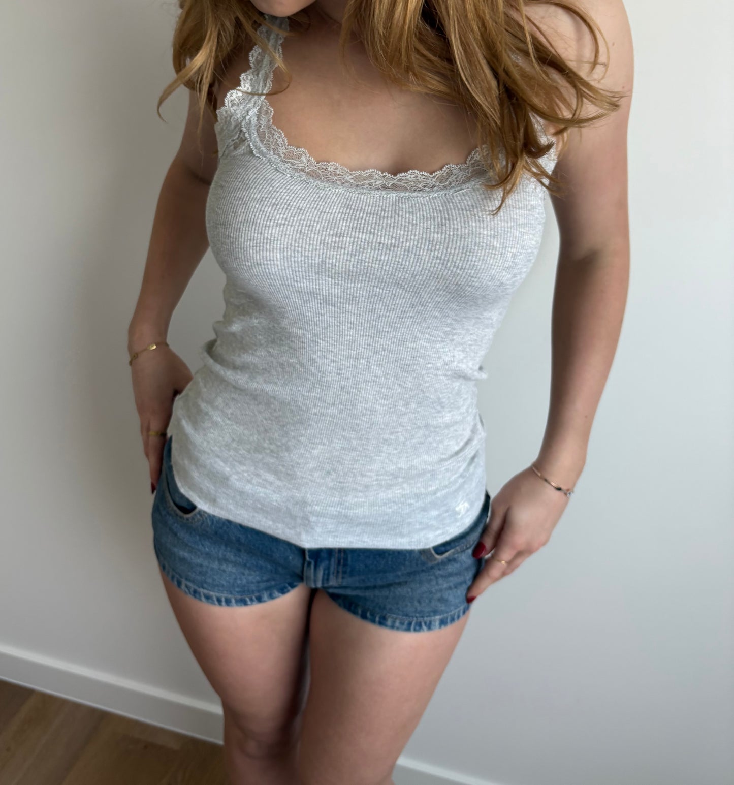 grey ribbed abercrombie & fitch lace tank