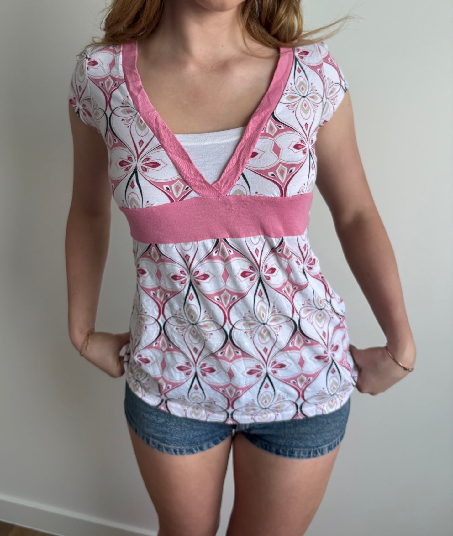 v-neck pink top white white underlay