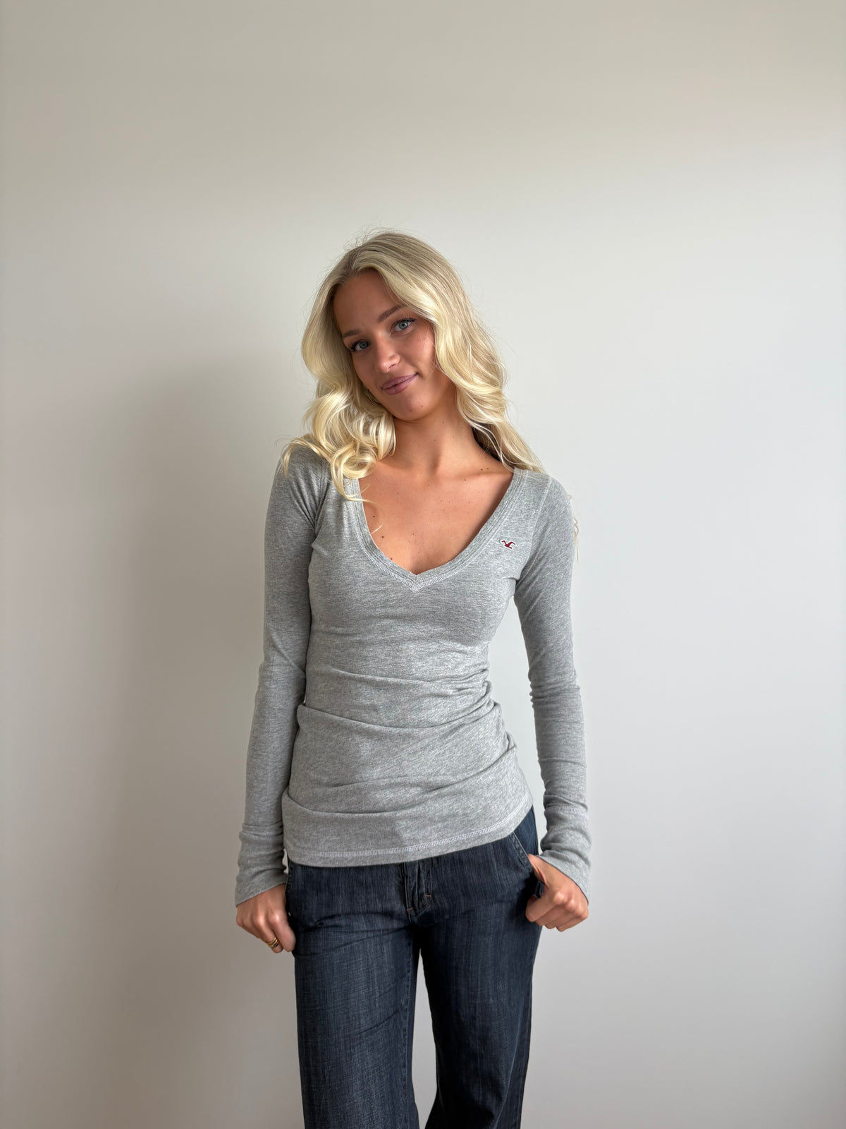 hollister grey v-neck long-sleeve