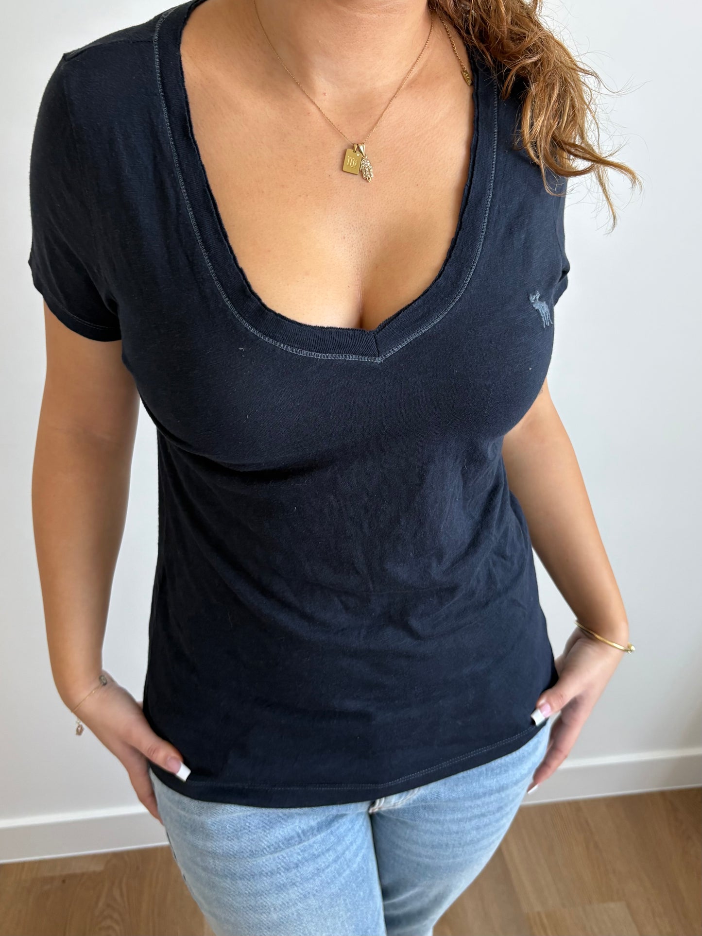 black loose abercrombie & fitch tee