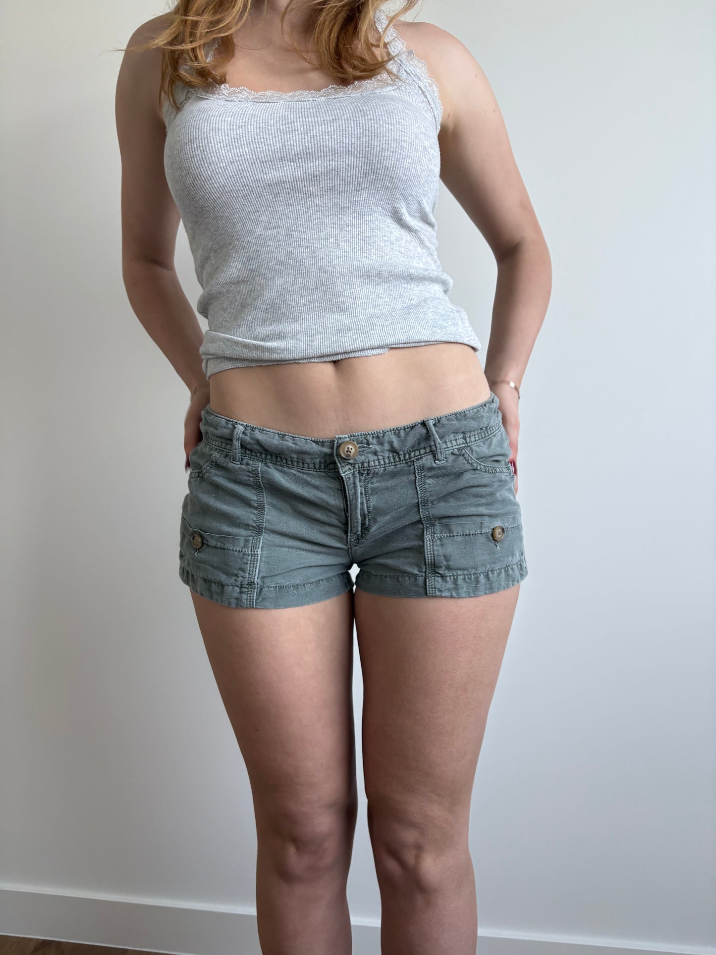 khaki green american eagle cargo shorts