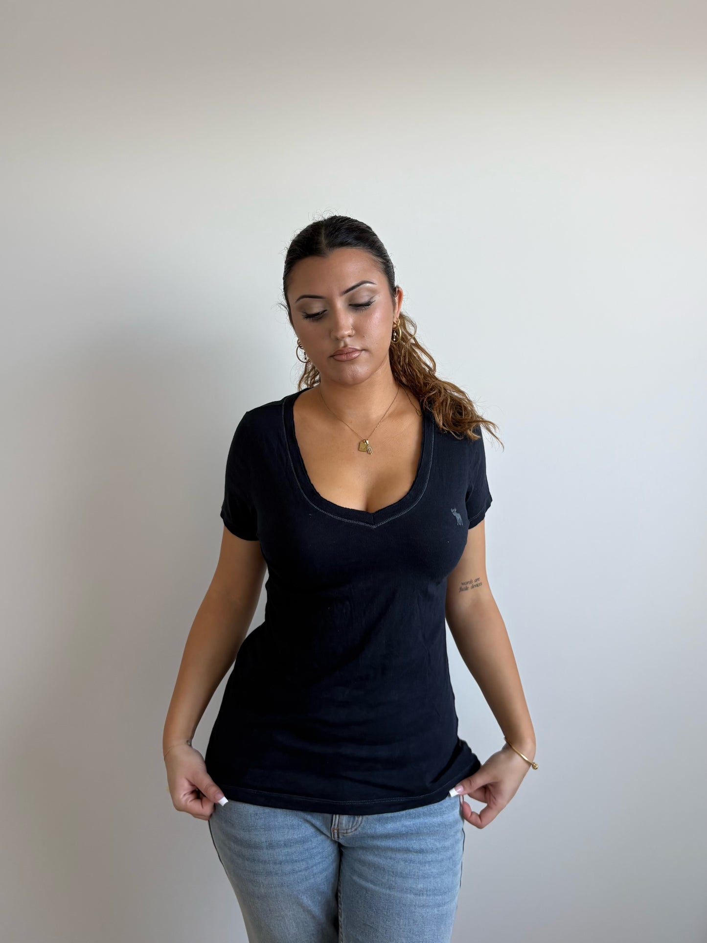 black loose abercrombie & fitch tee