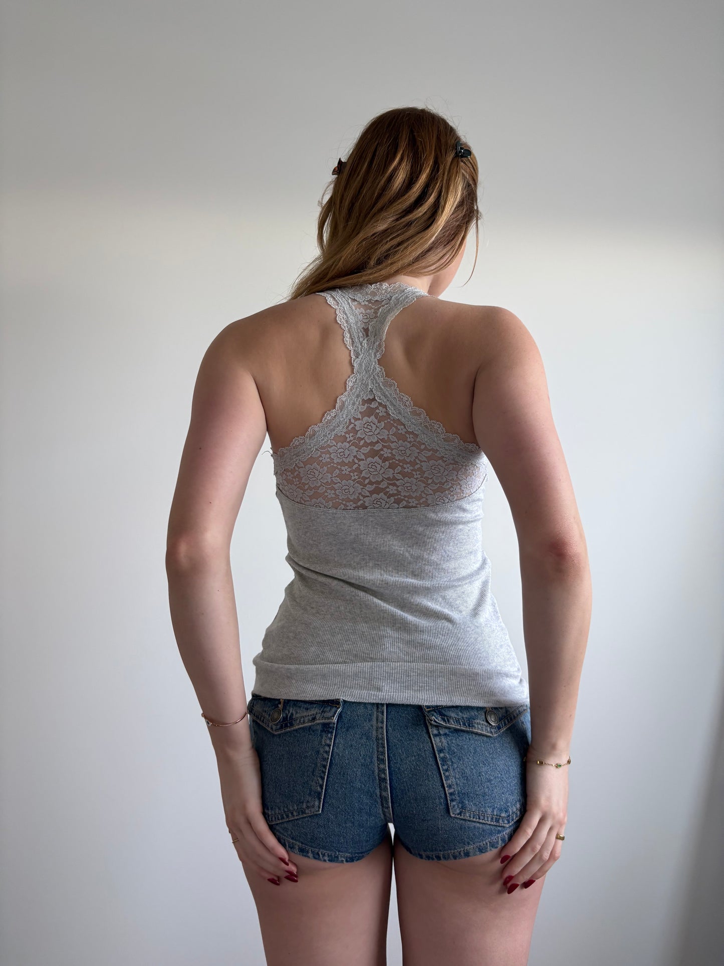grey ribbed abercrombie & fitch lace tank