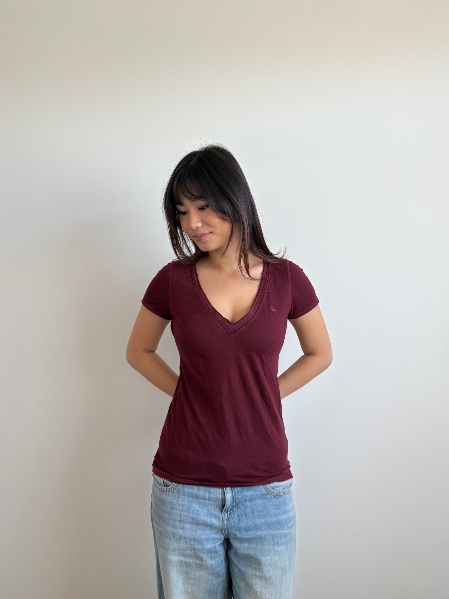 v-neck loose burgundy abercrombie tee